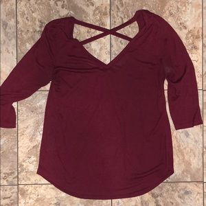 American eagle quarter length maroon shirt